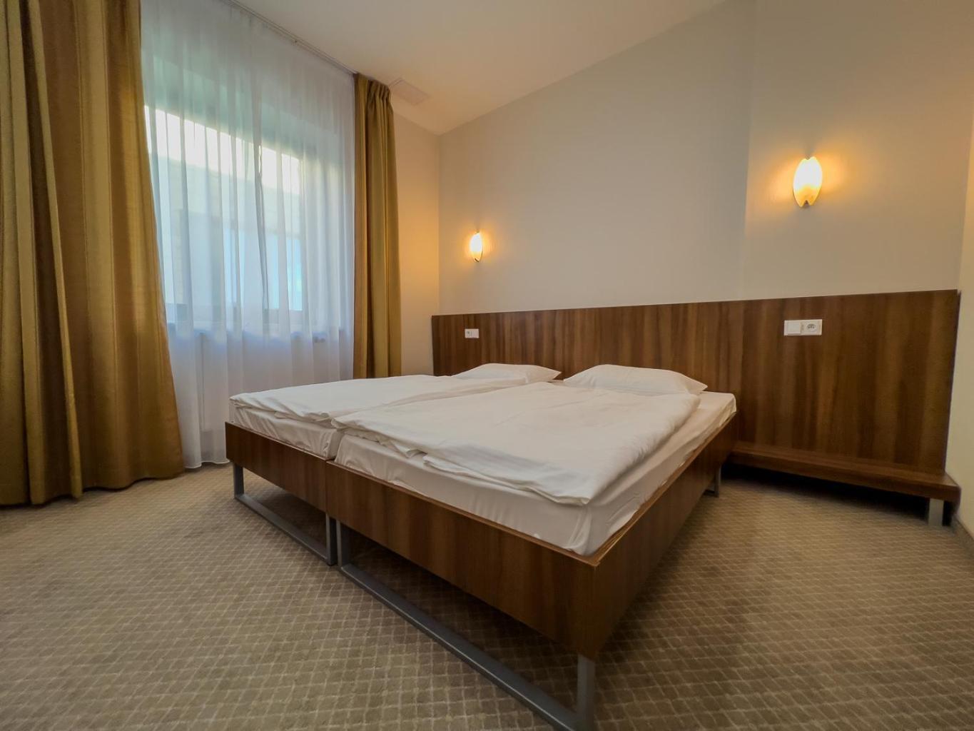 阿尔曼酒店 Nižná 外观 照片